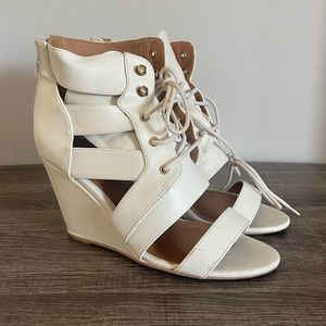 Qupid women’s white lace up peep toe bootie sandals size 7.5